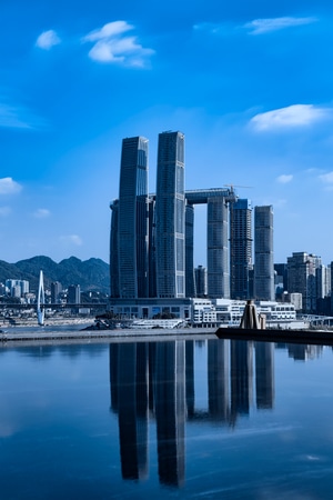 重庆地标-来福士-倒影-城市-城市风光 图片素材