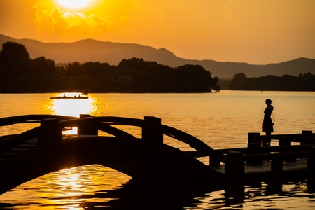 杭州-西湖-长桥公园-夕阳-光影 图片素材