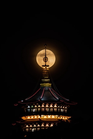 杭州-雷峰塔-月出-月亮-夜色 图片素材