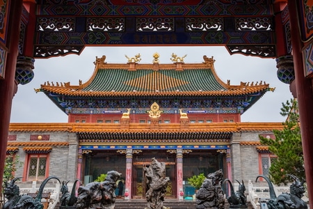 内蒙古-呼和浩特-大召寺-雨中-寺庙 图片素材