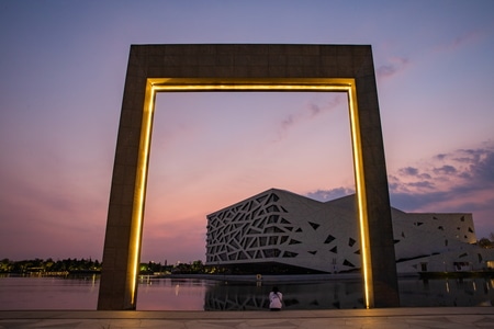 杭州-余杭-大剧院-水面-倒影 图片素材