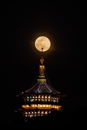 杭州-雷峰塔-月出-月亮-夜色 图片素材