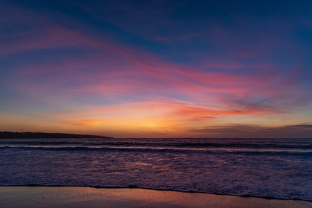 印尼-巴厘岛-金巴兰沙滩-夕阳-晚霞 图片素材
