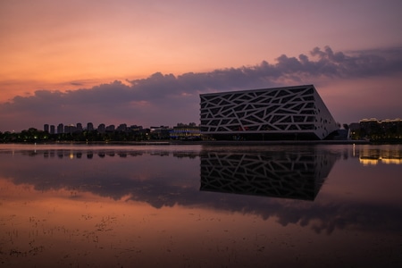 杭州-余杭-大剧院-水面-倒影 图片素材