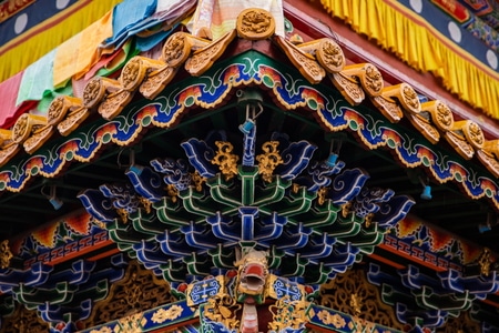 内蒙古-呼和浩特-寺庙-雨中-建筑 图片素材