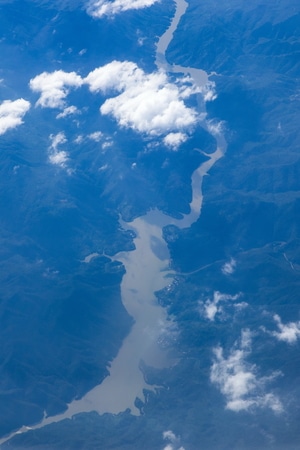 飞机航拍-大地-水库-风景-风光 图片素材
