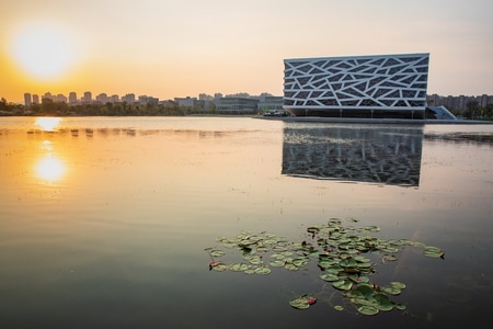 杭州-余杭-大剧院-水面-倒影 图片素材