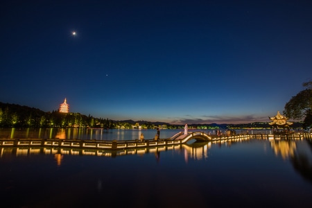 杭州-长桥公园-西湖-雷峰塔-夜色 图片素材