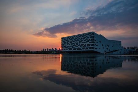 杭州-余杭-大剧院-水面-倒影 图片素材