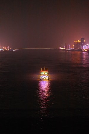 江城-夜色-梦幻-大河-河水 图片素材