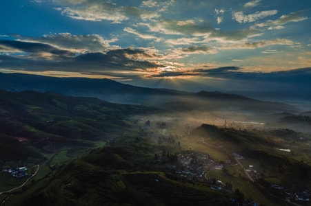航拍-小山村-天空-海滨-日出 图片素材