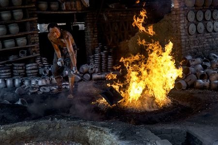 纪实-旅行-火-男人-砂锅 图片素材