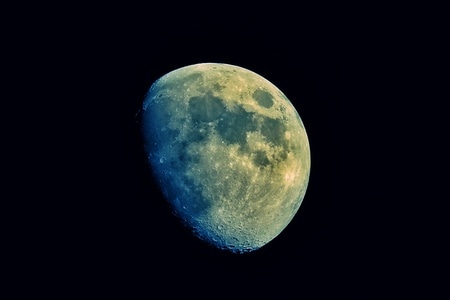 月坑-深夜-月光-月色-夜晚 图片素材