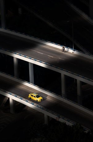 黑白-出租车-明度-路-高架桥 图片素材