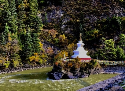 像素蜜峰首发-行摄-川西-秋色-白塔 图片素材