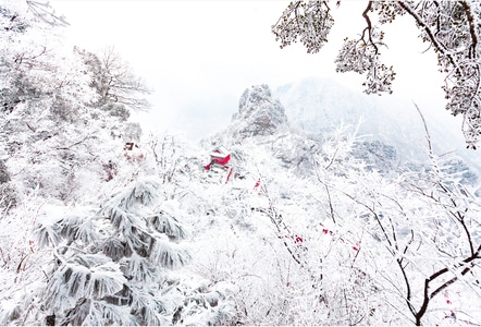 武当山-雪景-红房子-武当-旅游 图片素材