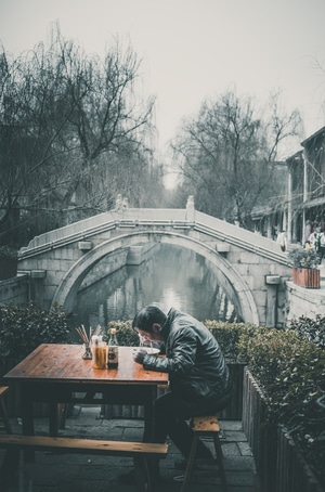 水乡-古镇-调色-轻灰白-吃面 图片素材