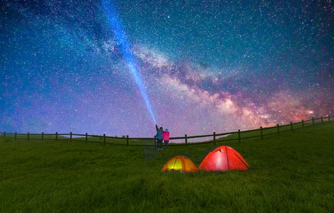 草原-夜晚-星空-露营-旅游 图片素材