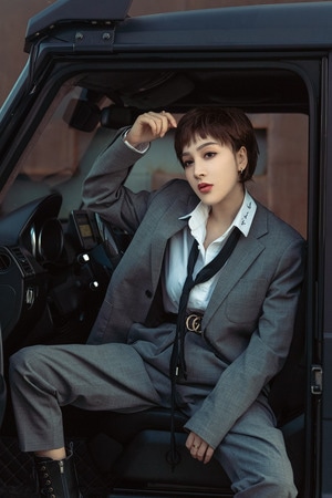 开大g的女人-女人-女性-美人-美女 图片素材