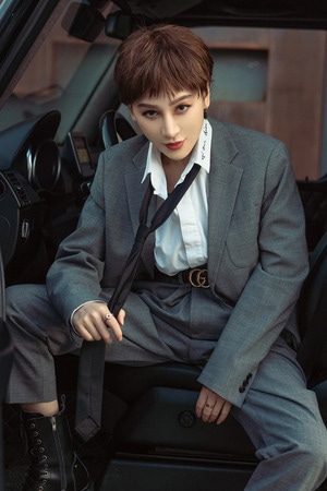 开大g的女人-女人-女性-美人-美女 图片素材