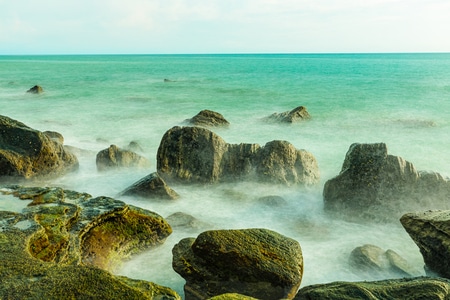 大海-海浪-牛奶雾-礁石-雾纱 图片素材