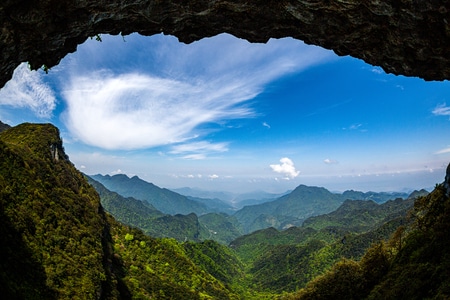 涯洞-蓝天-白云-风光-金佛山 图片素材