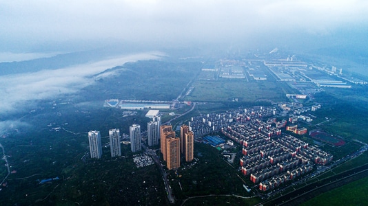 晨雾-云雾-无人机-航拍视觉-建筑群 图片素材
