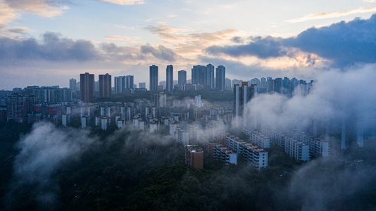 城市-阳光-云海-高视角-航拍 图片素材