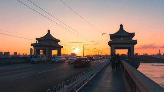 城市-旅行-天空-马路-阳光 图片素材