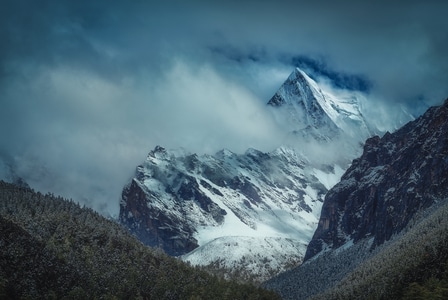 雪山-树林-亚丁-神山-天空 图片素材