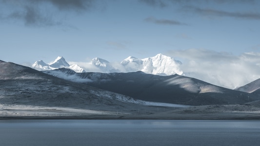 平静-西藏-山南-雪山-壮丽 图片素材