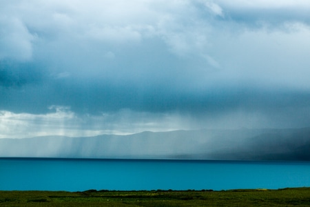 西藏-暴雨-云-黑云-黄昏时分 图片素材