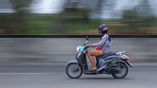 宅家-电脑传图-跟焦-慢门拍摄-小型摩托车 图片素材
