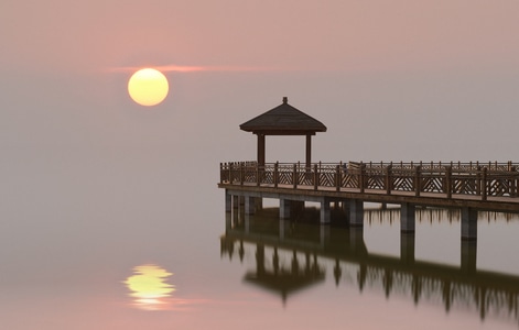 电脑传图-亭台-湖泊-日落-太阳 图片素材