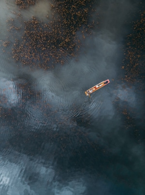 泸沽湖-航拍船只-宁静-划船-泸沽湖 图片素材