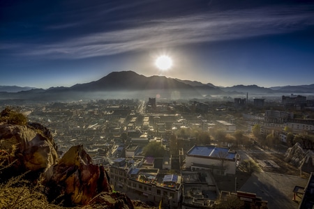 日光之城-户外-徒步-扎什伦布寺-湖光山色 图片素材