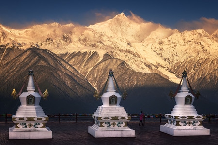 梅里雪山-雪山-日照金山-飞来寺-迪庆 图片素材